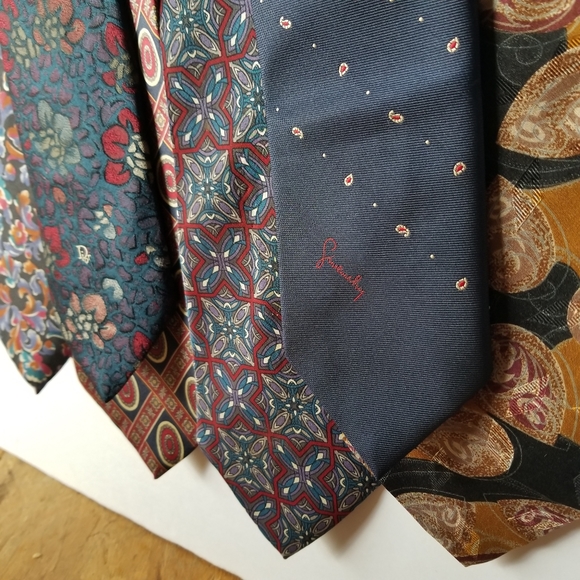 Pick Out A Vintage Designer Necktie - Picture 4 of 4